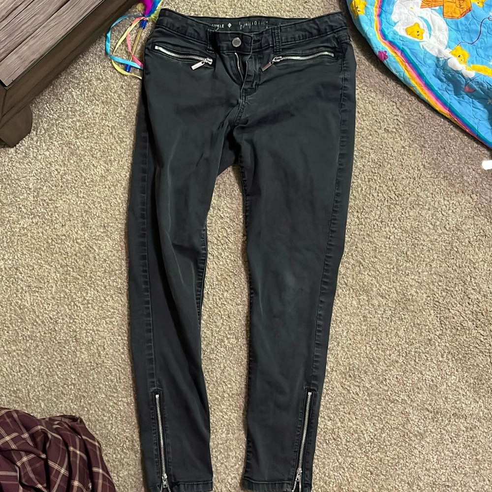 Grey skinny ankle jeans, zippers